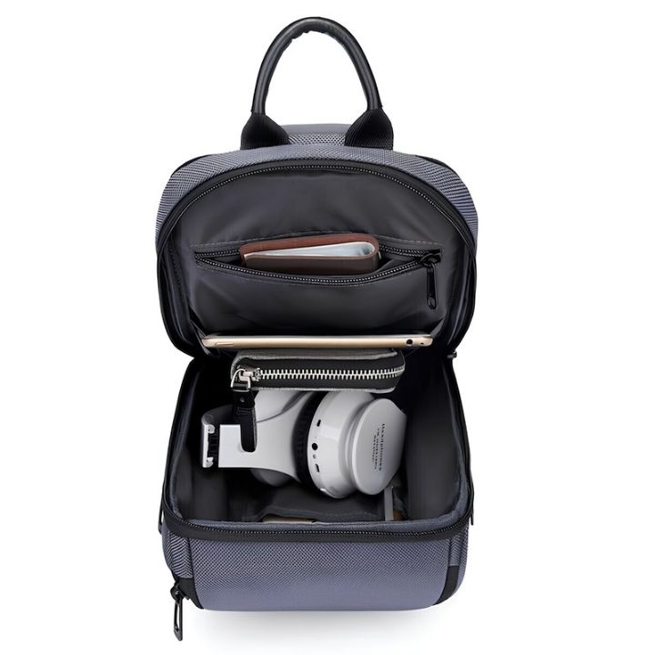 Bange Zynova 7565 sling bag — interior compartments (AI enhanced via Canva)